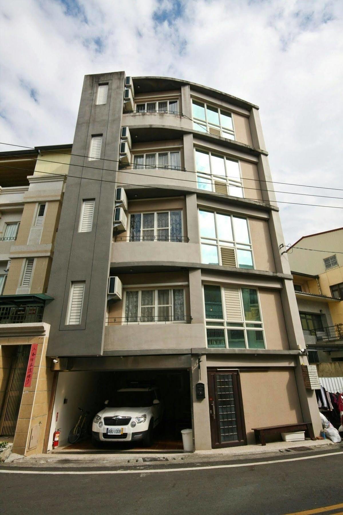 Отель Q House Nantou Экстерьер фото